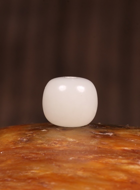 新疆和田玉籽料老型珠手串