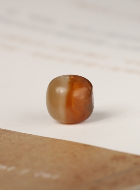 新疆和田玉籽料红沁老型珠手串