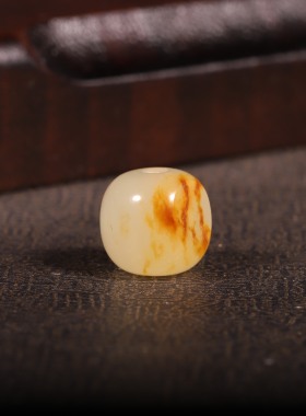 新疆和田玉籽料黄沁桶珠手串