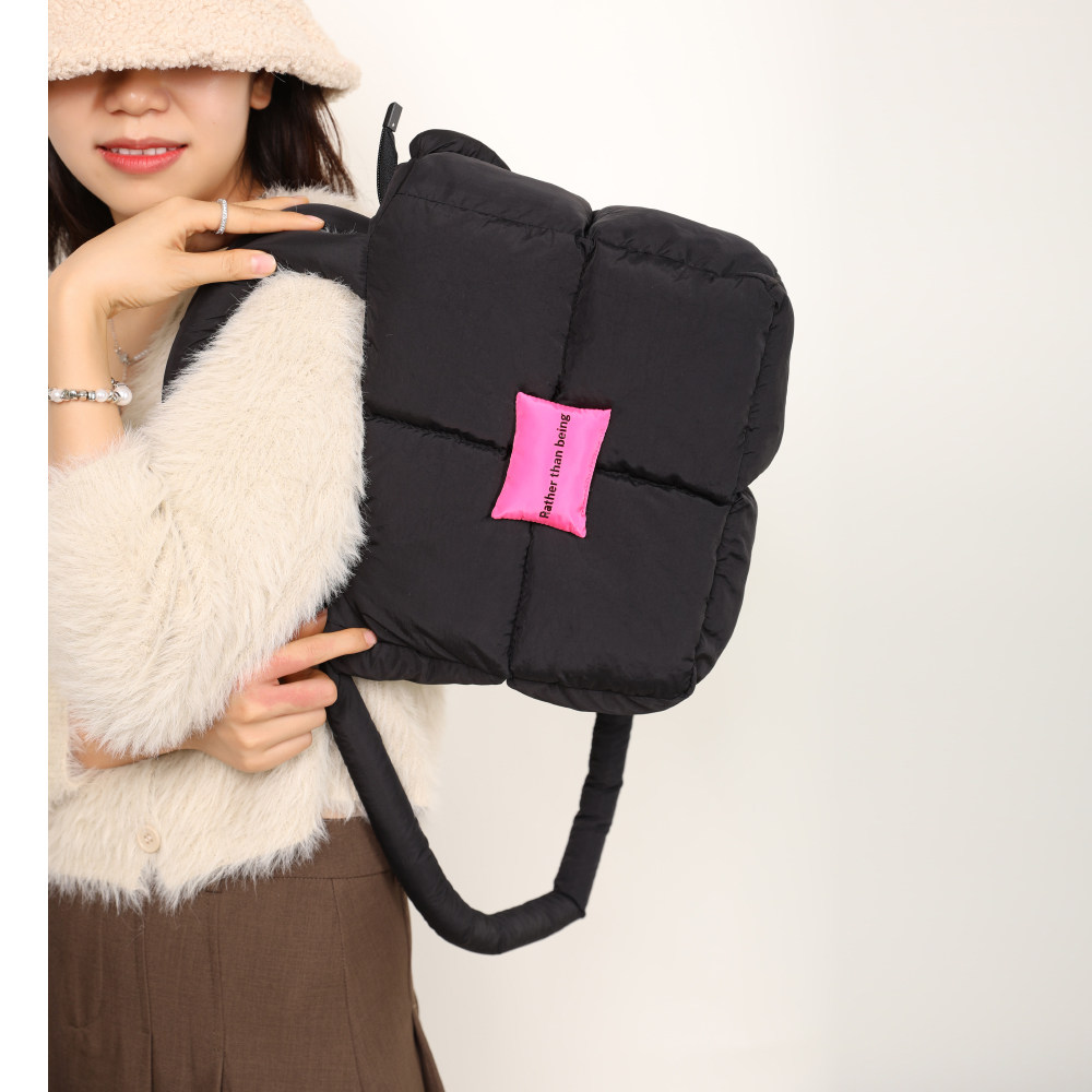 EHOOO秋冬包包小众设计棉服包包韩国松弛感手提包羽绒包包斜挎包,淘宝优惠券,粉丝福利购,淘宝优惠卷