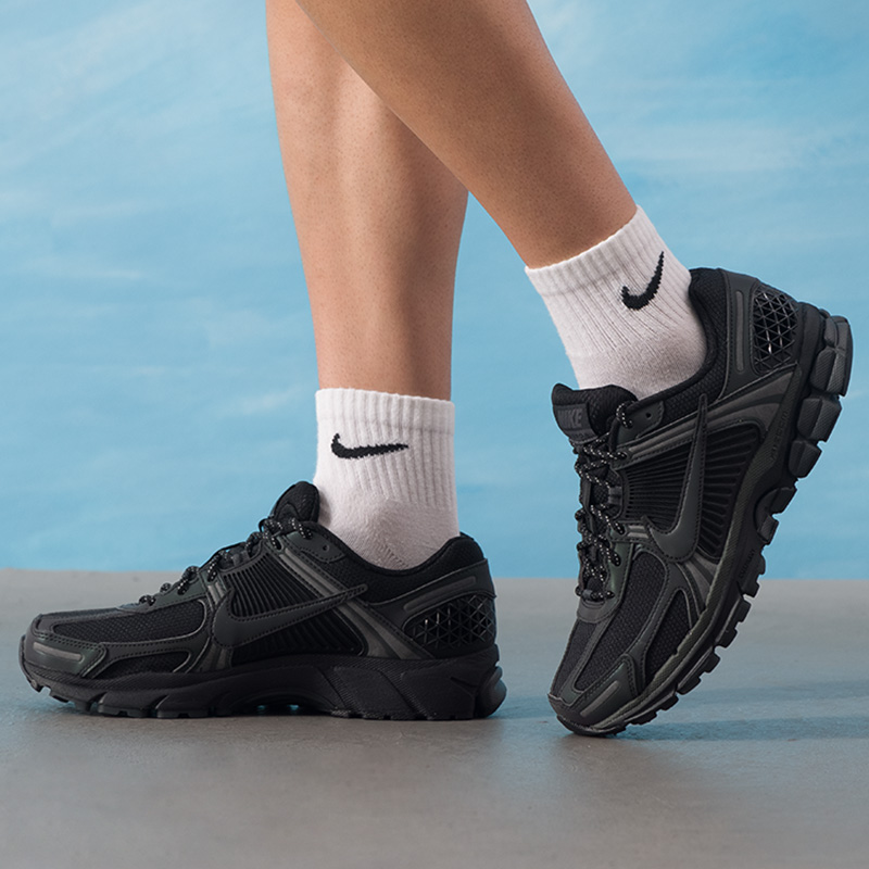 耐克（NIKE）男鞋2025秋冬新品zoom vomero5复古黑武士老爹鞋缓震 - 图1