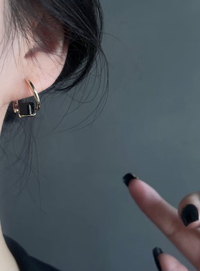 黑色立体方糖圈圈耳扣女