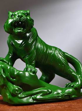 绿色实木雕刻生肖上山虎老虎摆件