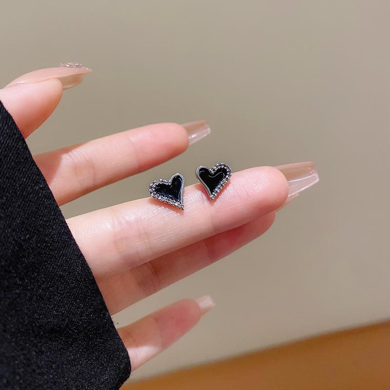 闪钻黑色爱心耳钉女轻奢小众高级感耳环甜酷风辣妹百搭耳饰品定制