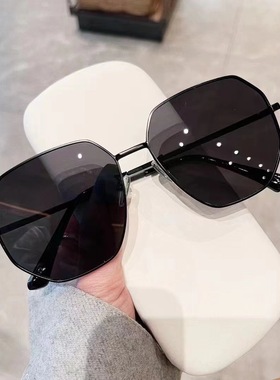 2025年新款男士开车墨镜多边形眼镜女夏季渐变蓝色太阳镜