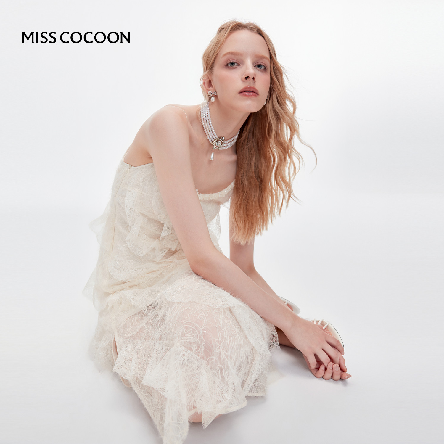 MISSCOCOON绒感蕾丝V领吊带裙层叠花边含内衬春新款,淘宝优惠券,粉丝福利购,淘宝优惠卷