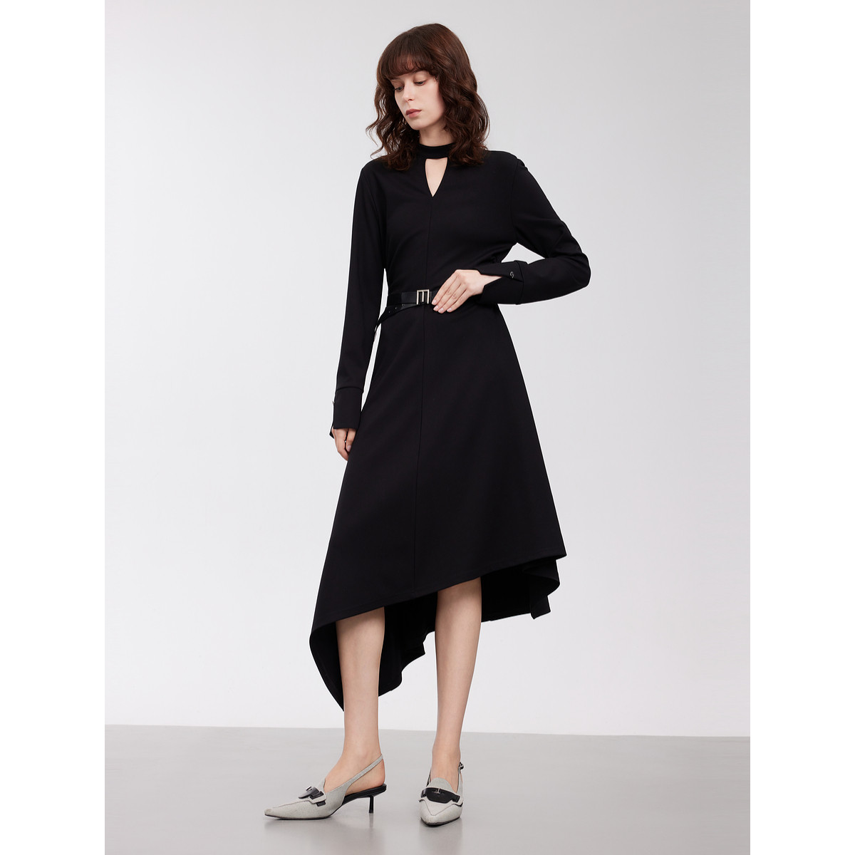 【自营】ELLE法式V领长袖连衣裙女2025春新款高级感气质纯色裙子