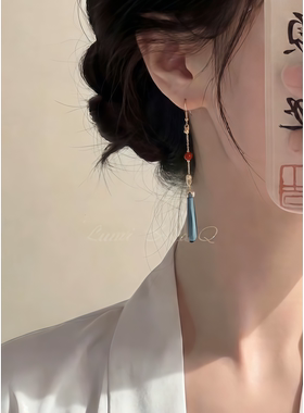 冷雨行秋｜清冷感仿玉石水滴耳钩