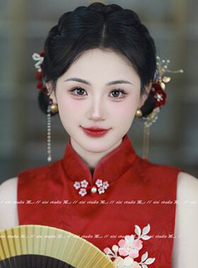 气质红色花朵珍珠花朵流苏边夹