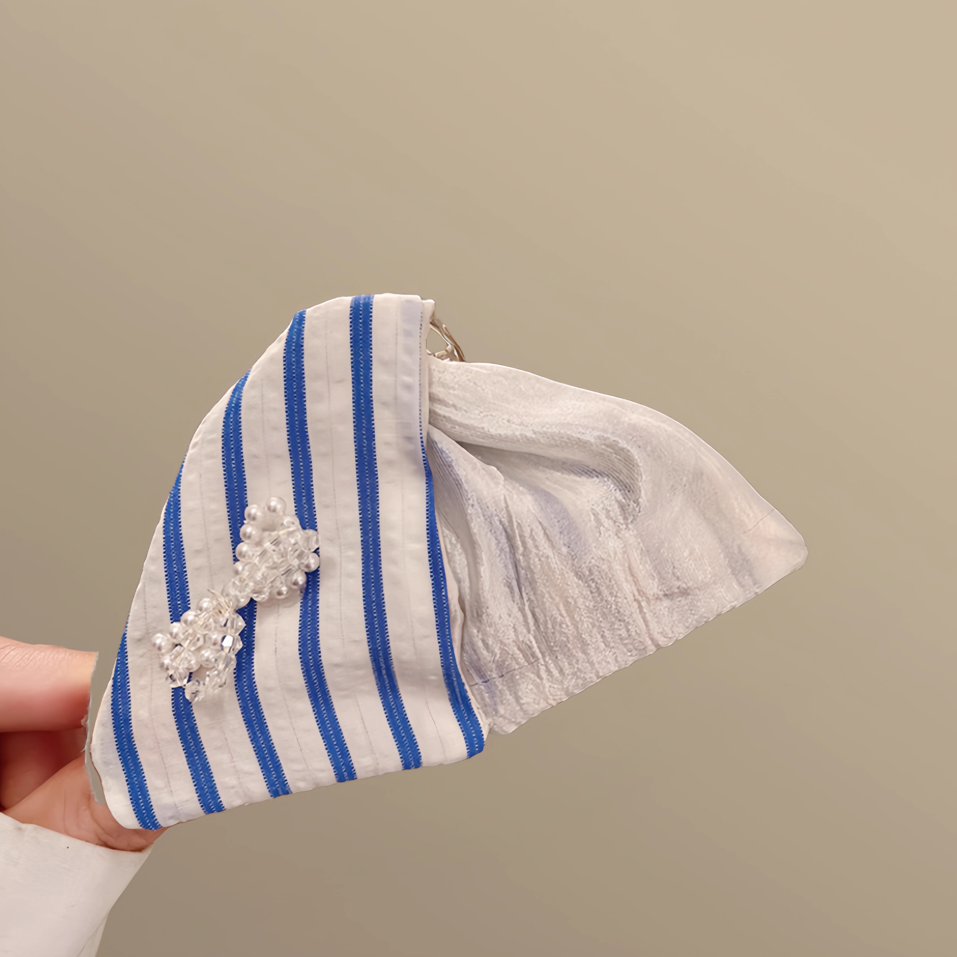 韩系漫粉！三角条纹蝴蝶结抓夹！2025新款少女感后脑勺鲨鱼夹头饰 - 图3