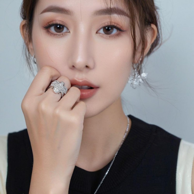 APM Monaco 925纯银镶晶钻黄蜂昆虫戒指女设计感新款小众新年礼物