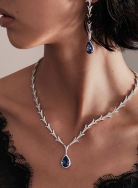 蓝色梨形吊坠龙尾项链