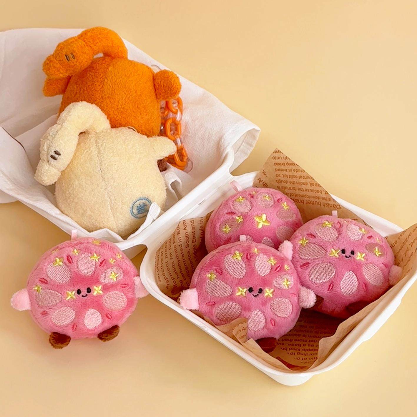 伯远送粉丝推荐南京博物馆文创纪念品美食盐水鸭烤鸭毛绒包挂玩偶