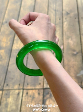 祖母绿玉手镯翡翠色玉镯帝王绿