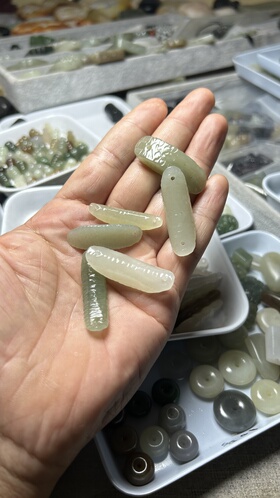 国风新中式和田玉手牌锤纹橘皮纹白玉双孔轻奢手链吊坠毛衣链提溜