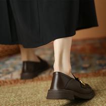 Genuine leather brown small leather shoes women 2023 fall new Inn round head thick bottom Leufoe shoes retro foot pedal single shoe