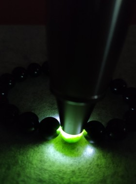 新疆和田玉籽料黑羊脂黑碧玉手串