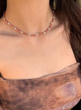 甜酷风百搭粉色串珠项链女新款小众高级感珍珠颈链气质辣妹配饰品