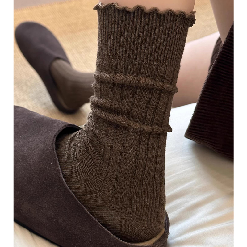 超级百搭的秋冬天的咖色木耳边中筒袜女棉袜竖条纹纯色搭配博肯