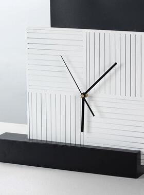 座极简钟摆件卧品BDG室床头柜时钟装饰样板房摆设桌设计面师艺术