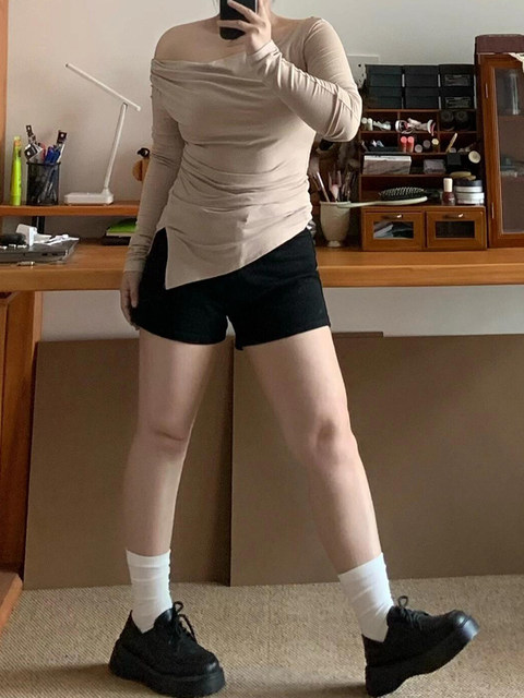 Large size crotch-covering black tight hottie wide-legged hot pants for women