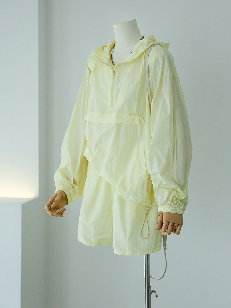 强货CHAO酷BI~美式复古小鸡黄色冲锋衣外套女户外速干短裤两件套 - 图1
