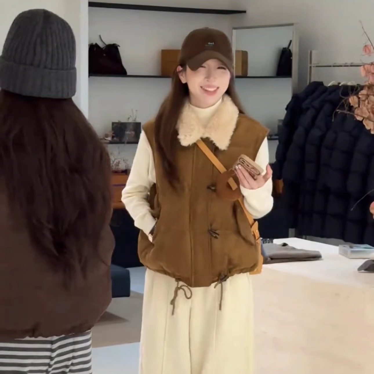 巨好看羊羔毛领羽绒服马甲女2025冬季新款爆款小个子加厚马夹短款,淘宝优惠券,粉丝福利购,淘宝优惠卷