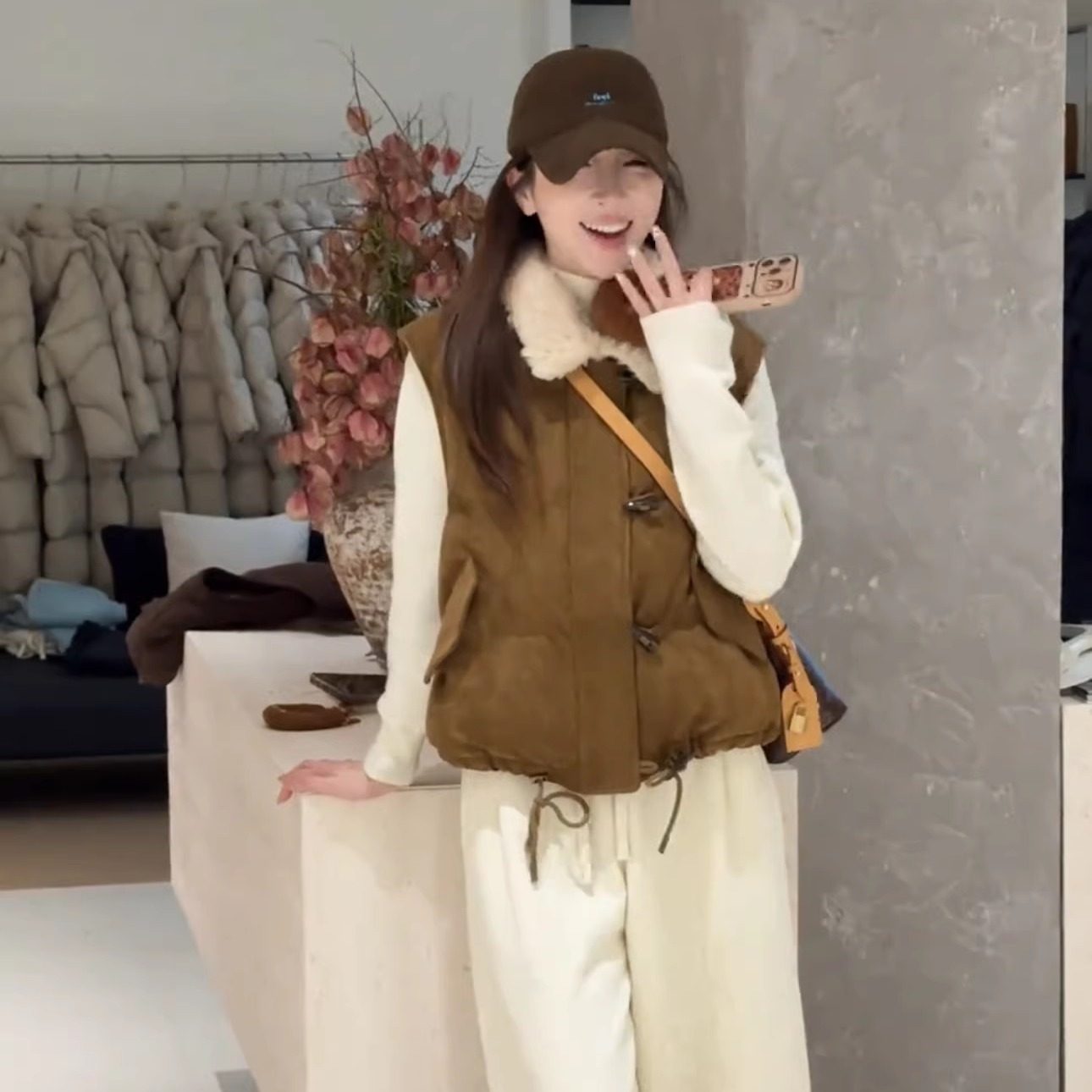 巨好看羊羔毛领羽绒服马甲女2025冬季新款爆款小个子加厚马夹短款,淘宝优惠券,粉丝福利购,淘宝优惠卷