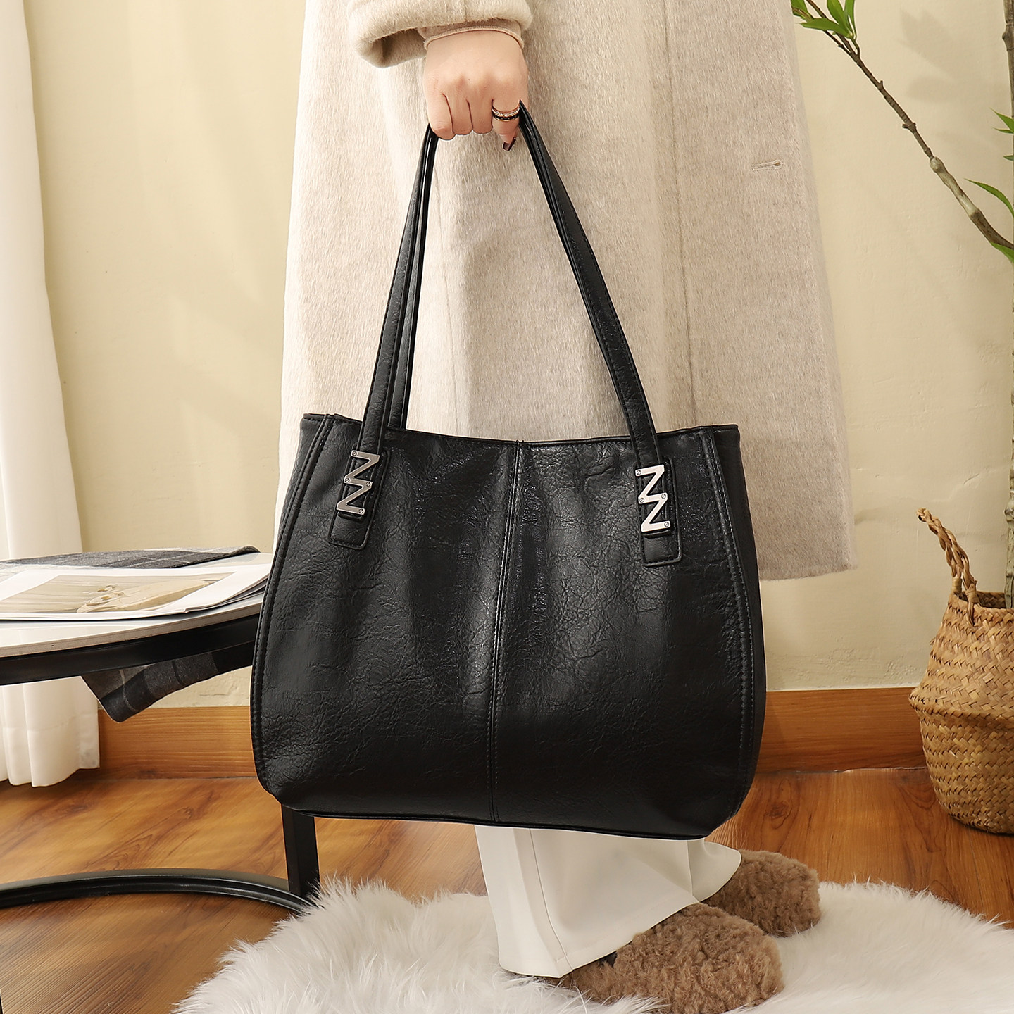 秋冬包包托特包女大容量2026新款复古牛皮水桶包休闲大包电脑包女,淘宝优惠券,粉丝福利购,淘宝优惠卷