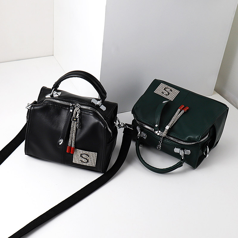 2021新款潮夏百搭镶钻法国感软皮包 步跃伦女士包袋