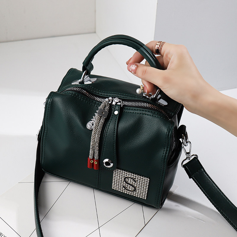 2021新款潮夏百搭镶钻法国感软皮包 步跃伦女士包袋