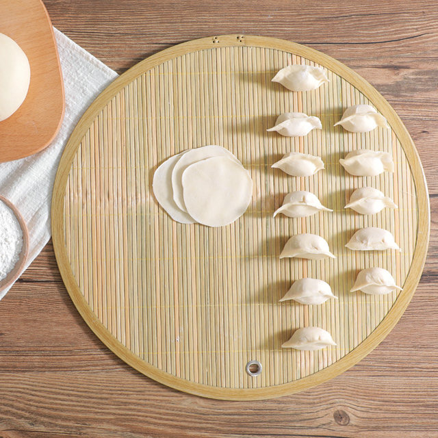 The dumpling tray cover can be hung for easy storage