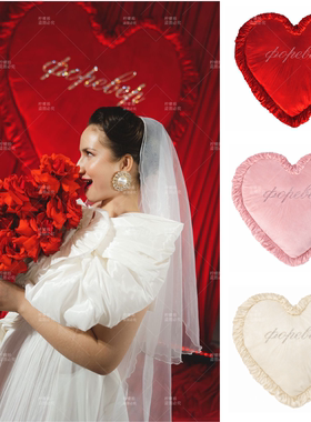 情人节红毛绒爱心店铺橱窗摆件