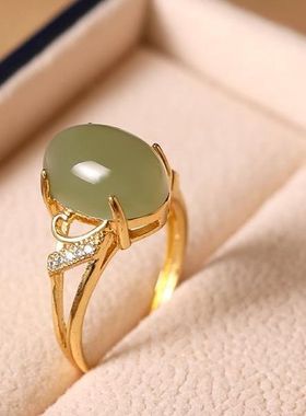 女士款镶玉石戒指蛋面