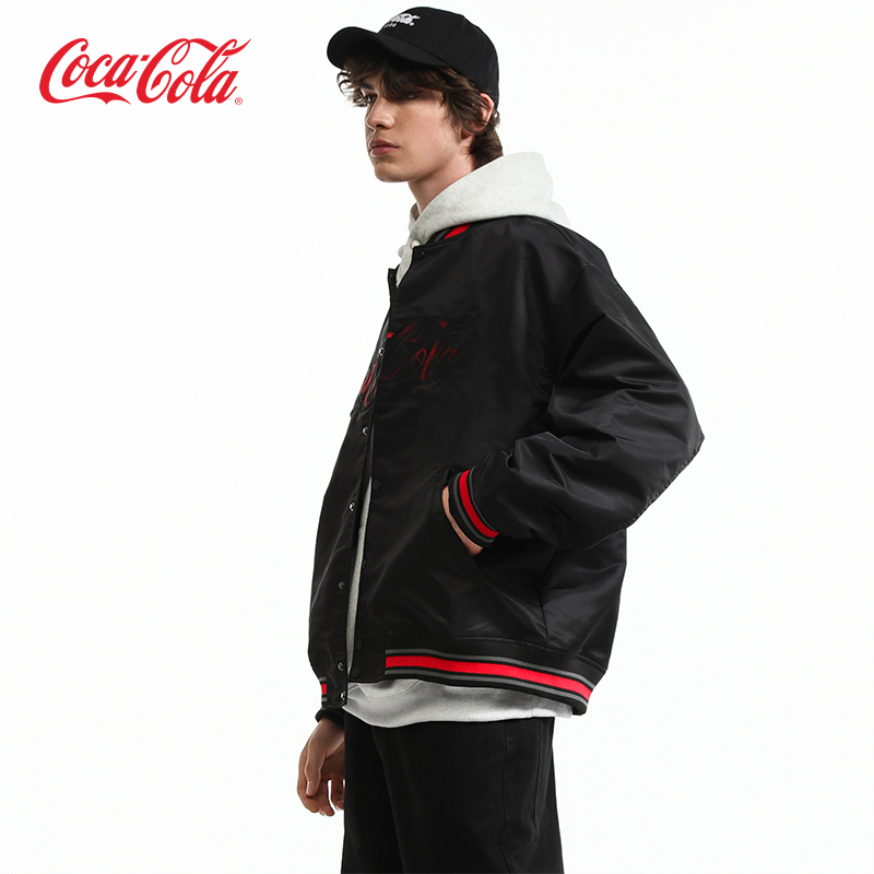 Coca-Cola/可口可乐 渐变格纹贴布绣飞行夹克美式立领外套棒球服 - 图0