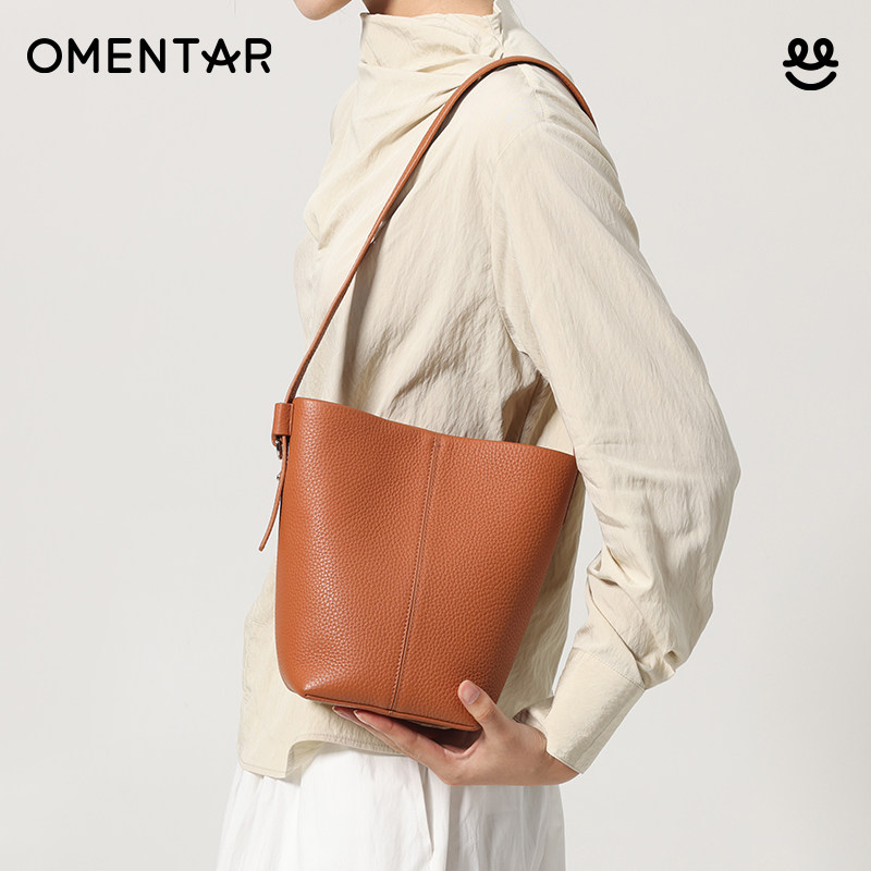 OMENTAR小众设计高级水桶包女秋冬新款单肩斜挎通勤大容量水桶包,淘宝优惠券,粉丝福利购,淘宝优惠卷