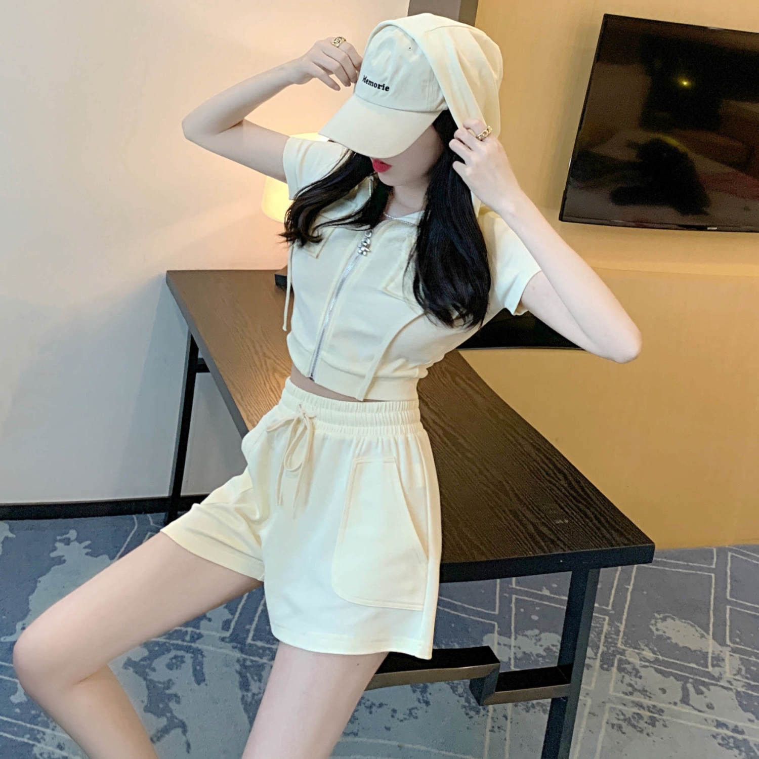 休闲套装女夏季2025新款时尚流行爆款开衫短款上衣运动短裤两件套 - 图0