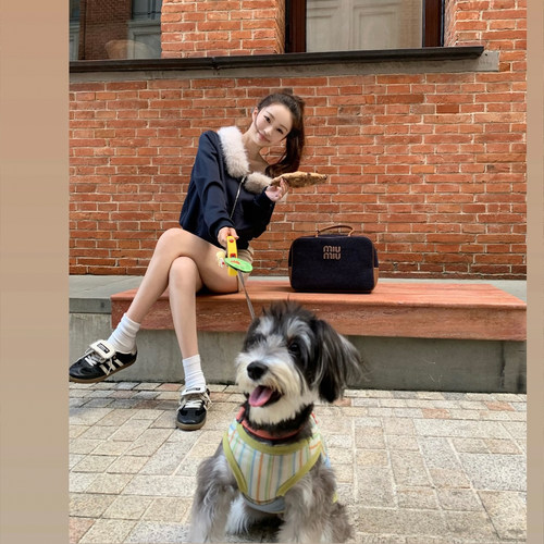 SourceWithU 许妍穿搭 2色贵气感莫代尔兔可拆毛毛领拉链卫衣外套 - 图2