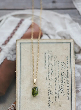 苔藓绿项链方形锁骨链