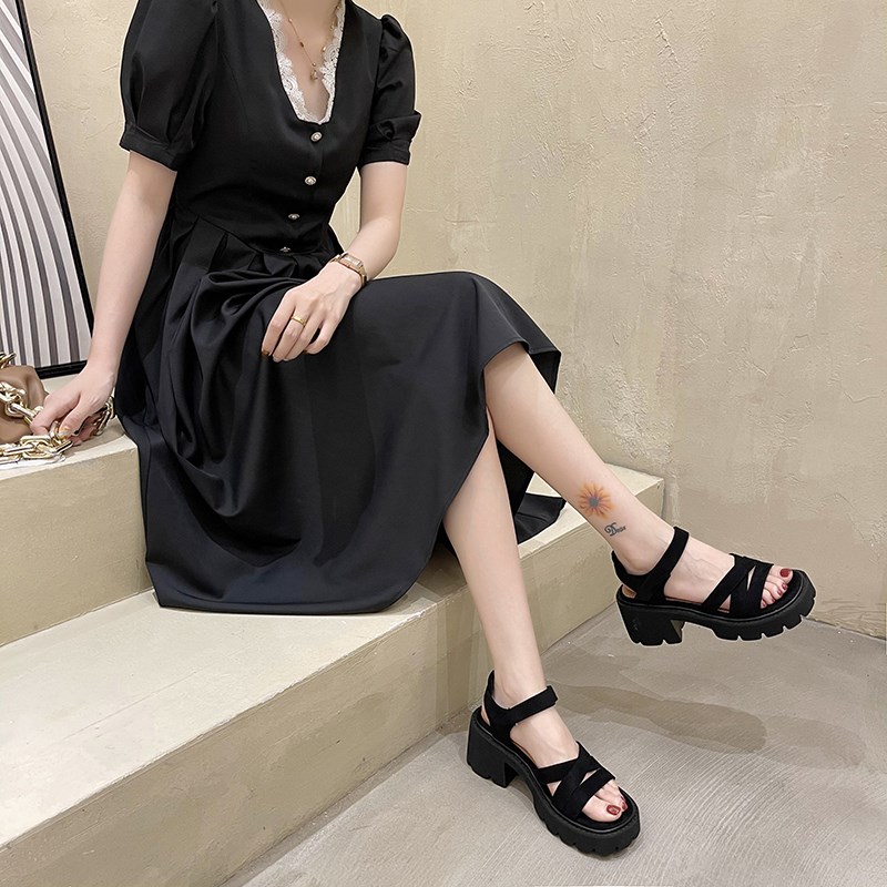 凉鞋女夏季2022年新款松糕厚底增高跟黑色粗跟时装女鞋子网红爆款