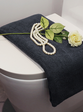 酒店会所马桶上软装摆饰品卫生间