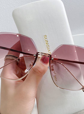 2023年新款女士时尚墨镜韩版潮防紫外线网红显脸小渐变色太阳眼镜