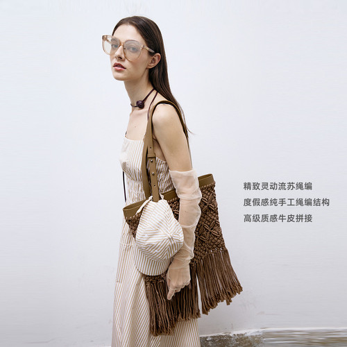 辛芷蕾同款lost in echo新款度假风手工编织镂空流苏tote单肩包 - 图0