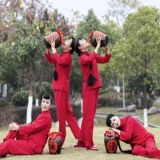 Jiu'er исполнила красное сорго, ту же одежду, ностальгическую деревню, тетя одежду, красная танцевальная танце