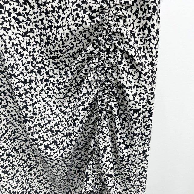 现货艾诺丝2023夏新品法式V领气质碎花修身抽绳中连衣裙30529014