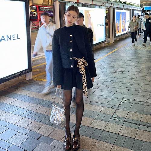 44AaSi 【封神小黑裙】约会bi备 黑色花苞女半袖修身拼接连衣裙 - 图0