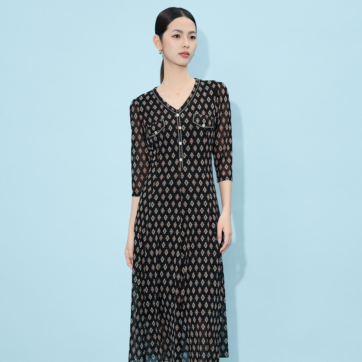 马天奴2025春夏新款黑色菱格印花V领网纱连衣裙子小香风网纱收腰,淘宝优惠券,粉丝福利购,淘宝优惠卷