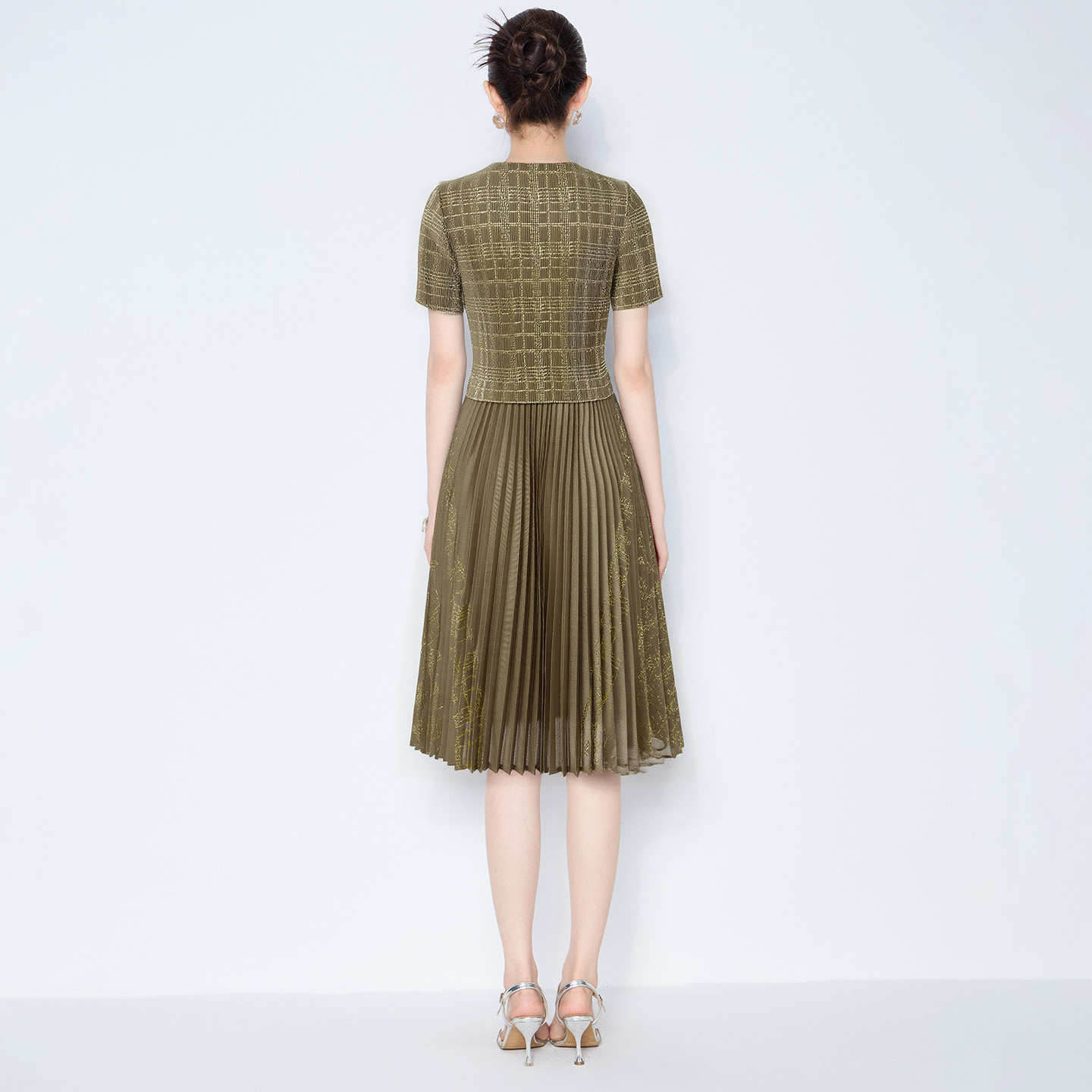 马天奴2025秋季新款咖色拼接印花百褶连衣裙子V领短袖收腰气质女