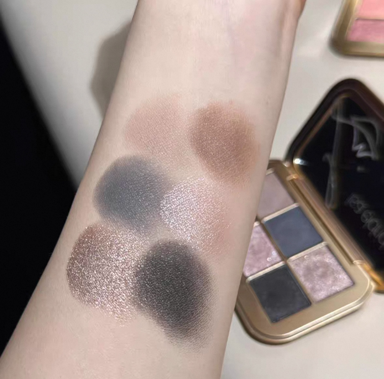 现货Lisa Eldridge六色眼影小样哑光烟熏Vega/Sorcery试色,淘宝优惠券,粉丝福利购,淘宝优惠卷