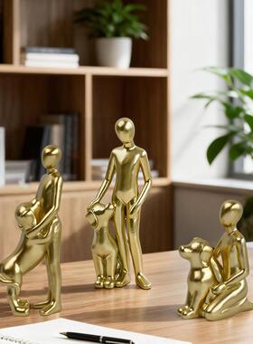 2025新款电视柜摆件高级感小众新款人与狗家庭组合工艺品雕像爱狗